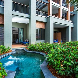 Deluxe Suite Pool Access Jacuzzi